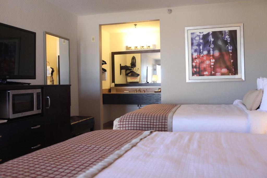 Deluxe Queen Room with Two Queen Beds - Non-Smoking